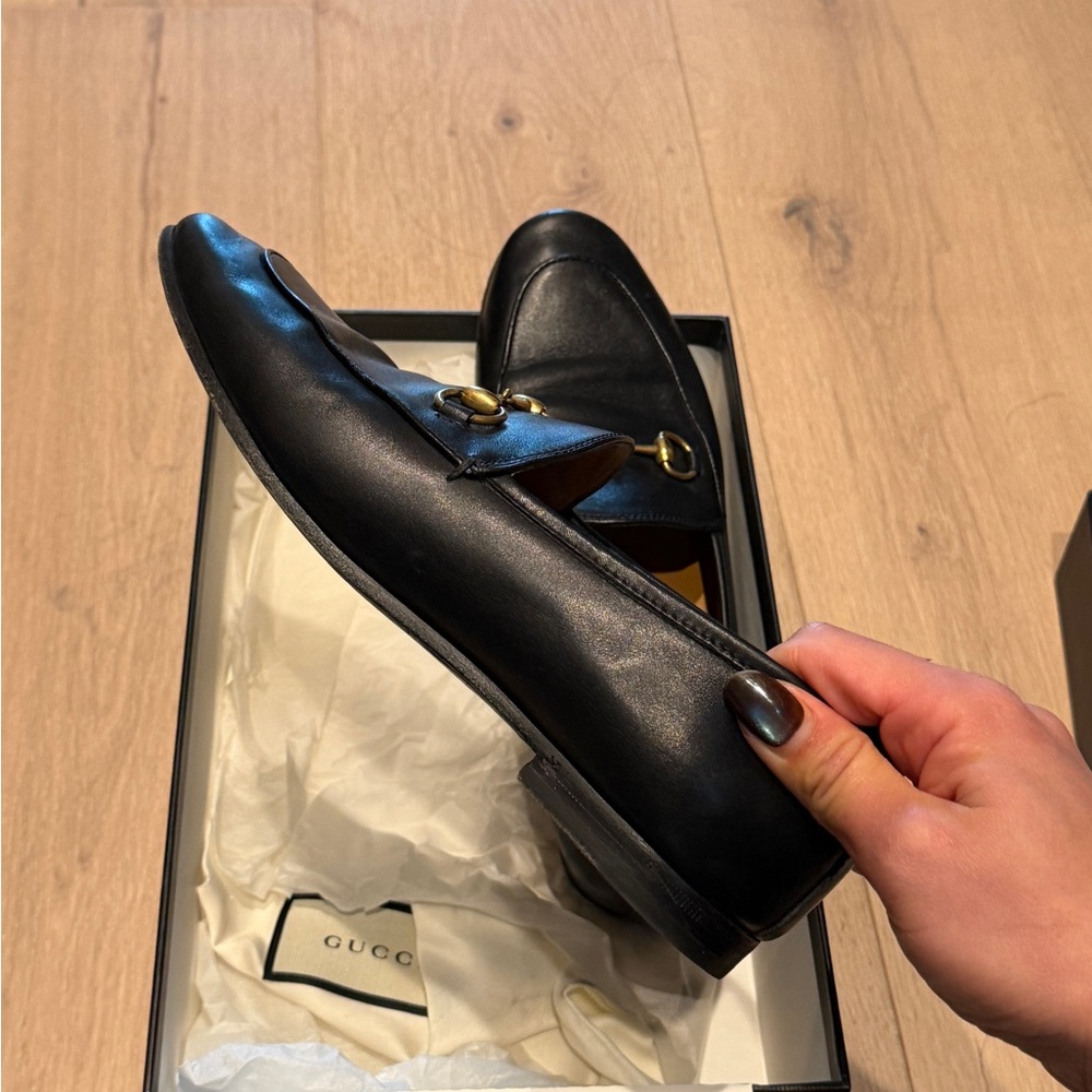 Gucci Loafer Black Leather Slip-On Loafers with Gold Detail - Picture 6 of 11